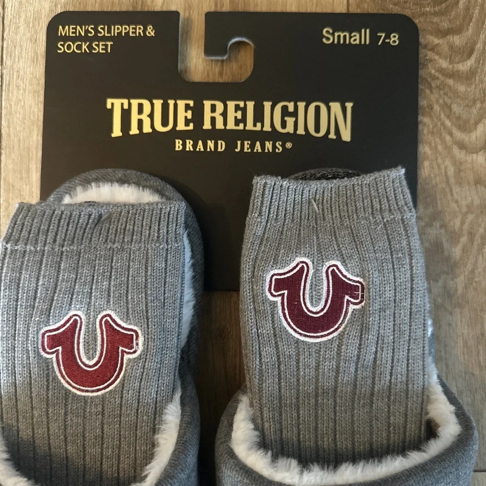 True Religion Men's Slipper & Sock Set Size 7-8 Gray‎ Fleece Lined Logo – NEW